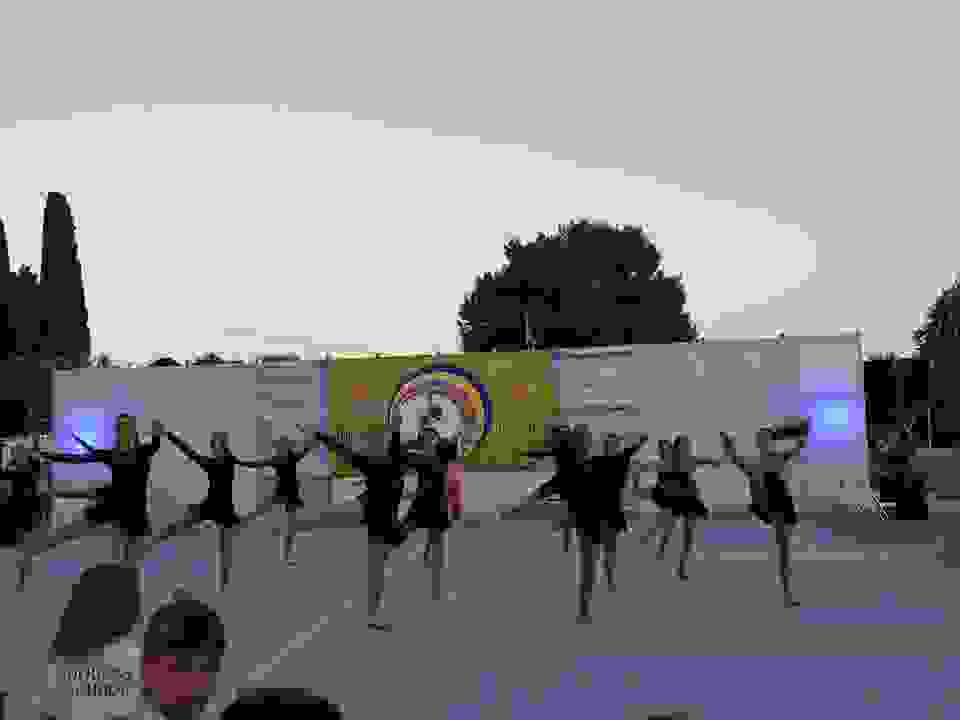 an8