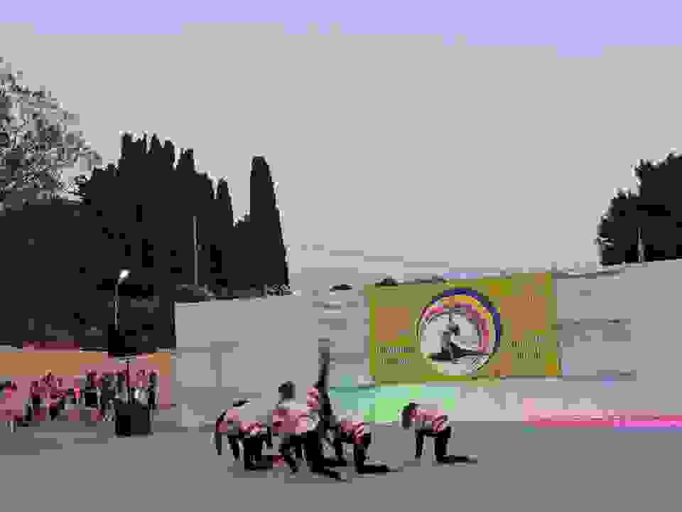 an8
