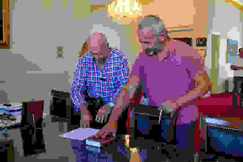αν