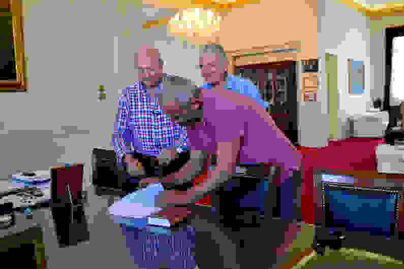 αν1