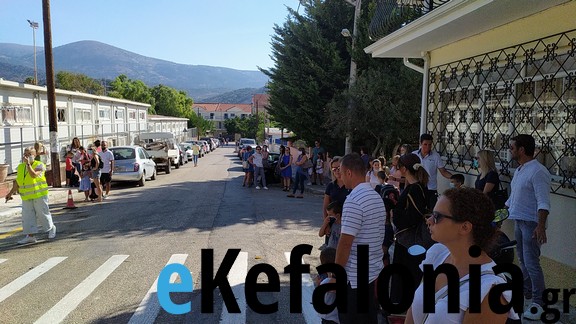 Χτύπησε το πρώτο κουδούνι-Μάσκες και μέτρα προστασίας παντού [εικόνες]