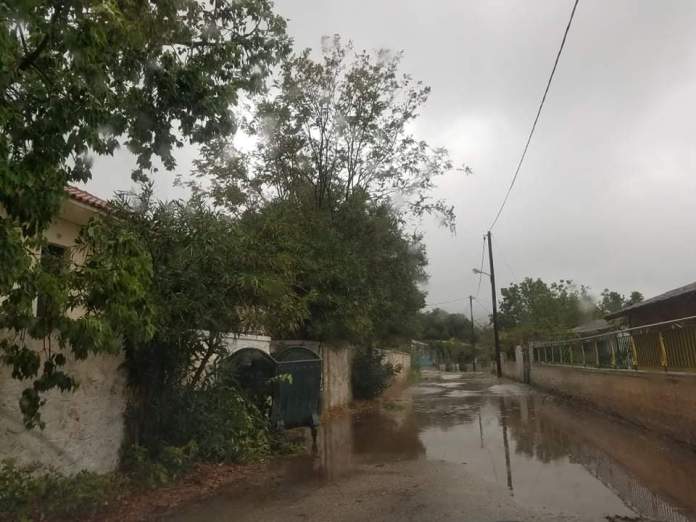 Δύσκολο εικοσιτετράωρο και για τα Πουλάτα – Κλειστός ο δρόμος προς Χαλιωτάτα και Ε.Ο.