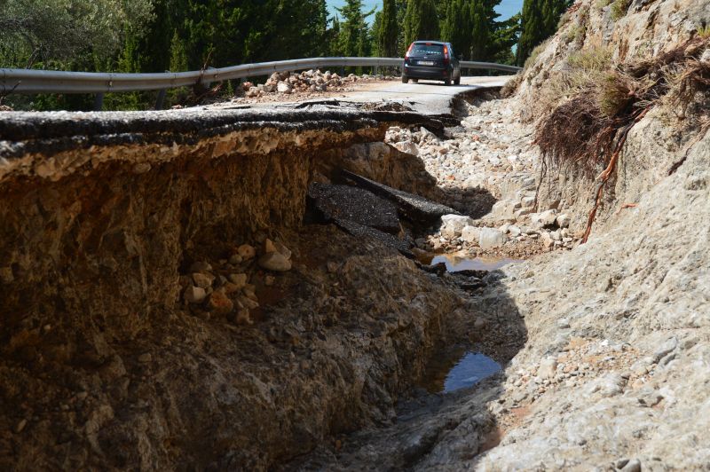ΚΚΕ: Να αποκατασταθούν άμεσα οι ζημιές στο επαρχιακό οδικό δίκτυο της Ιθάκης