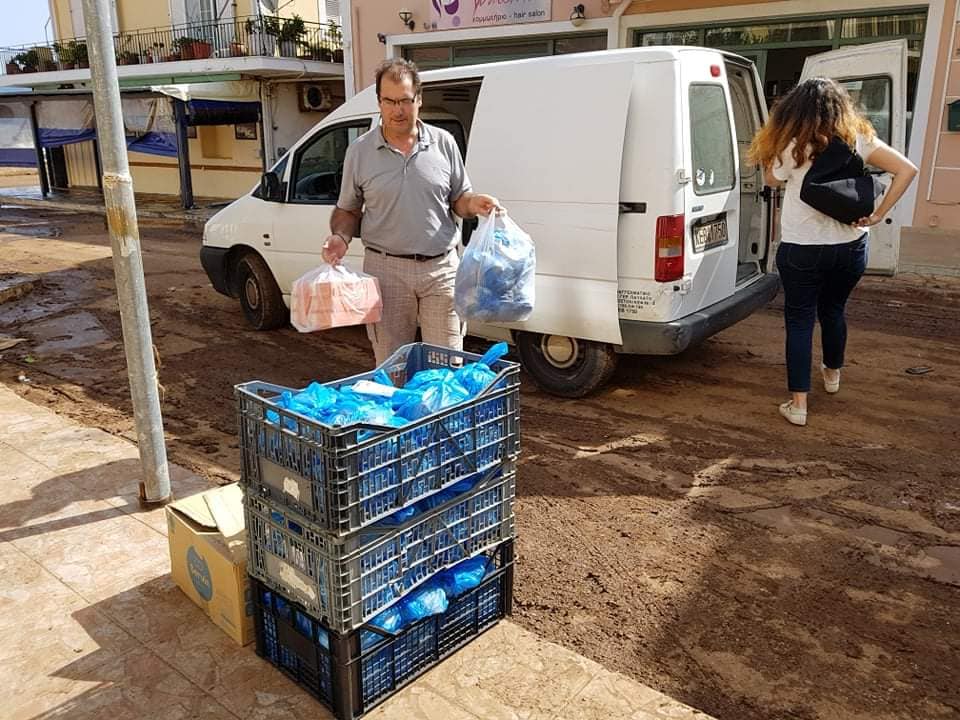 Παράδοση γευμάτων στο παλιό Δημαρχείο Αγίας Ευφημίας.