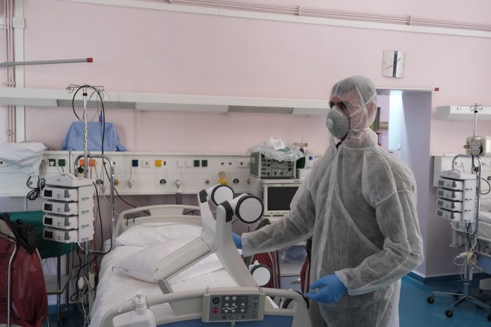 Κορονοϊός – Τσιόδρας: Υπό πίεση το ΕΣΥ – Τρεις φορές πάνω ο πραγματικός αριθμός των κρουσμάτων
