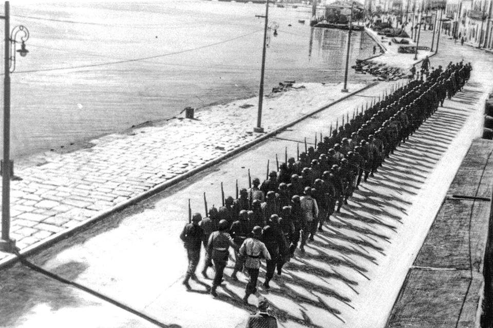 Μια σπάνια φωτογραφία: Οι Ναζί κατακτητές στην παραλία του Αργοστολίου