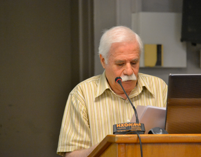 Πέτρος Πετράτος: Με το πουκάμισο ανοιχτό, μπροστά, για τον Αγώνα