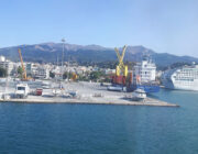 Στην Πάτρα το πλοίο με τις ανεμογεννήτριες.