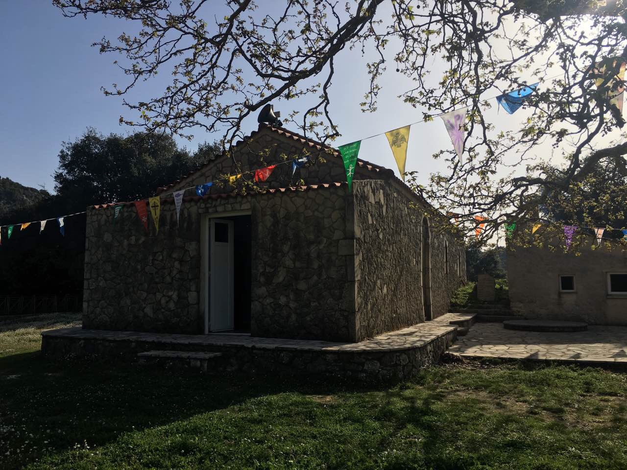 Θεία Λειτουργία στη Μονή Ζωοδόχου Πηγής Αίνου