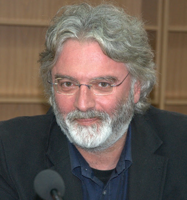 Θεόφιλε, γιατί το πλοίο με τις ανεμογεννήτριες βρίσκεται ακόμα στη Σάμη;