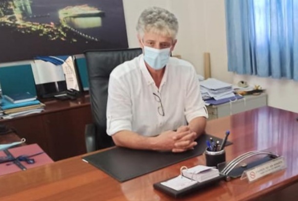 Τι απαντά ο Δήμαρχος Σάμης για τα μετακινητά φράγματα