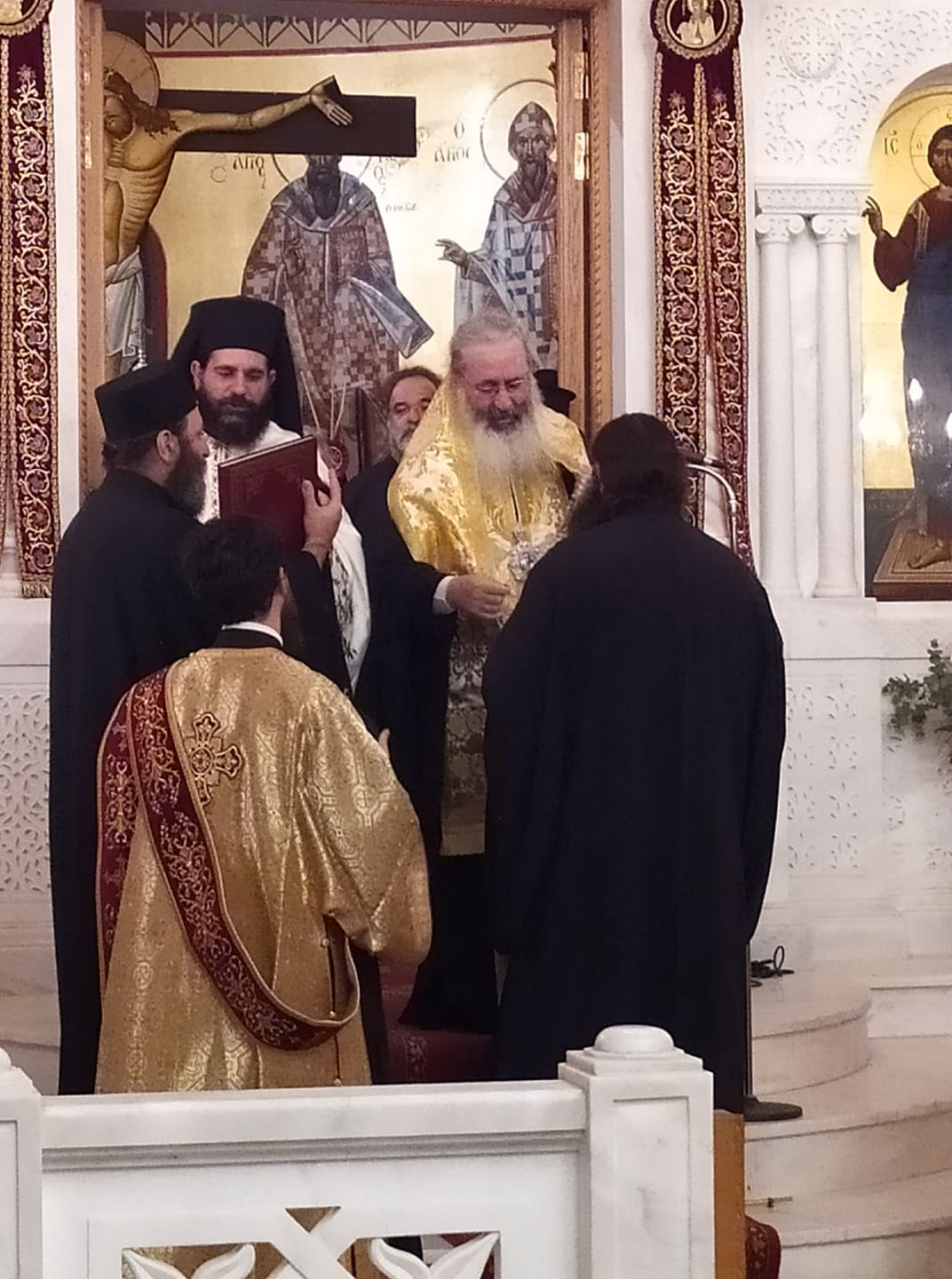 Τον επιστήθιο σταυρό και τίτλο Αρχιμανδρίτη στον ιερέα Γεράσιμο Χαραλαμπάτο [εικόνες]