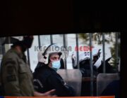 Επέμβαση των ΜΑΤ μέσα στο Πολυτεχνείο με συλλήψεις.