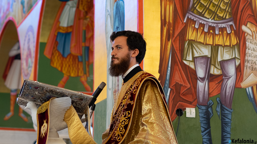 Ήρθε ο πελαργός για τον Διάκονο Αντώνιο Καγγελάρη και τη σύζυγο του Ελένη