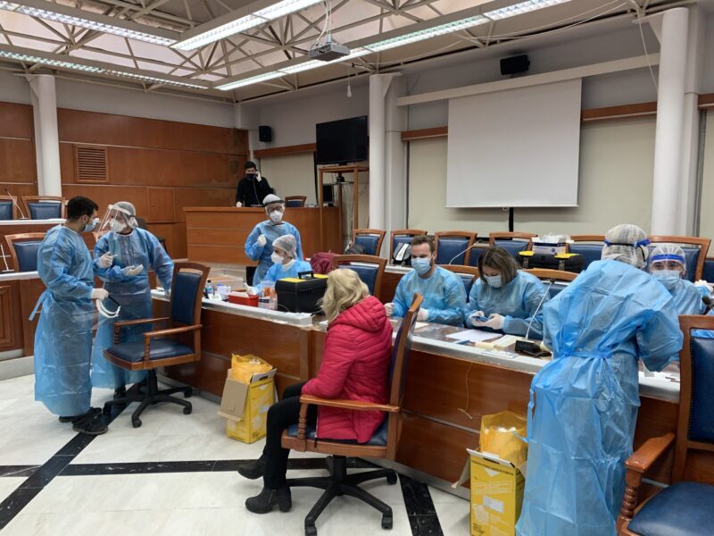Κέρκυρα: Διενεργήθηκαν προληπτικά Rapid Test στο προσωπικό της Περιφέρειας
