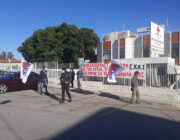 Παραστάσεις διαμαρτυρίας έξω από το Νοσοκομείο και την Β/Βάθμια Εκπαίδευση.