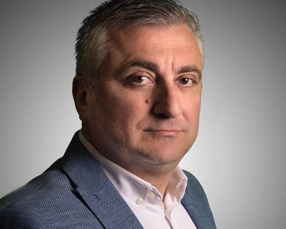 Προσέχει τη σιλουέτα του ο Σταύρος και προπονείται!