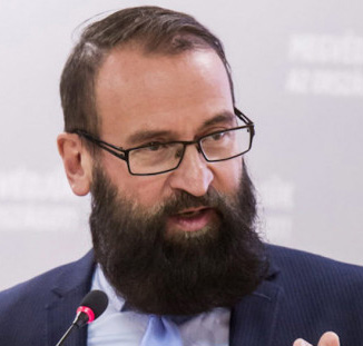 Αυτός είναι ο 58χρονος Ούγγρος ευρωβουλευτής Ζάγιερ Γιόζεφ, που μετείχε στο σεξουαλικό πάρτι στις Βρυξέλλες