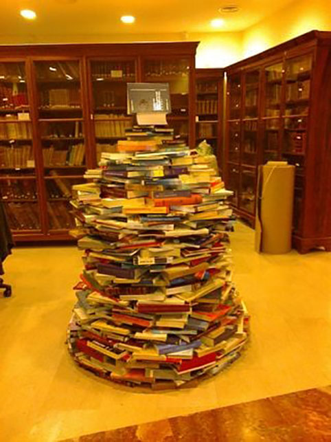 Ευτυχισμένη και δημιουργική η νέα χρονιά από την Ιακωβάτειο Βιβλιοθήκη.