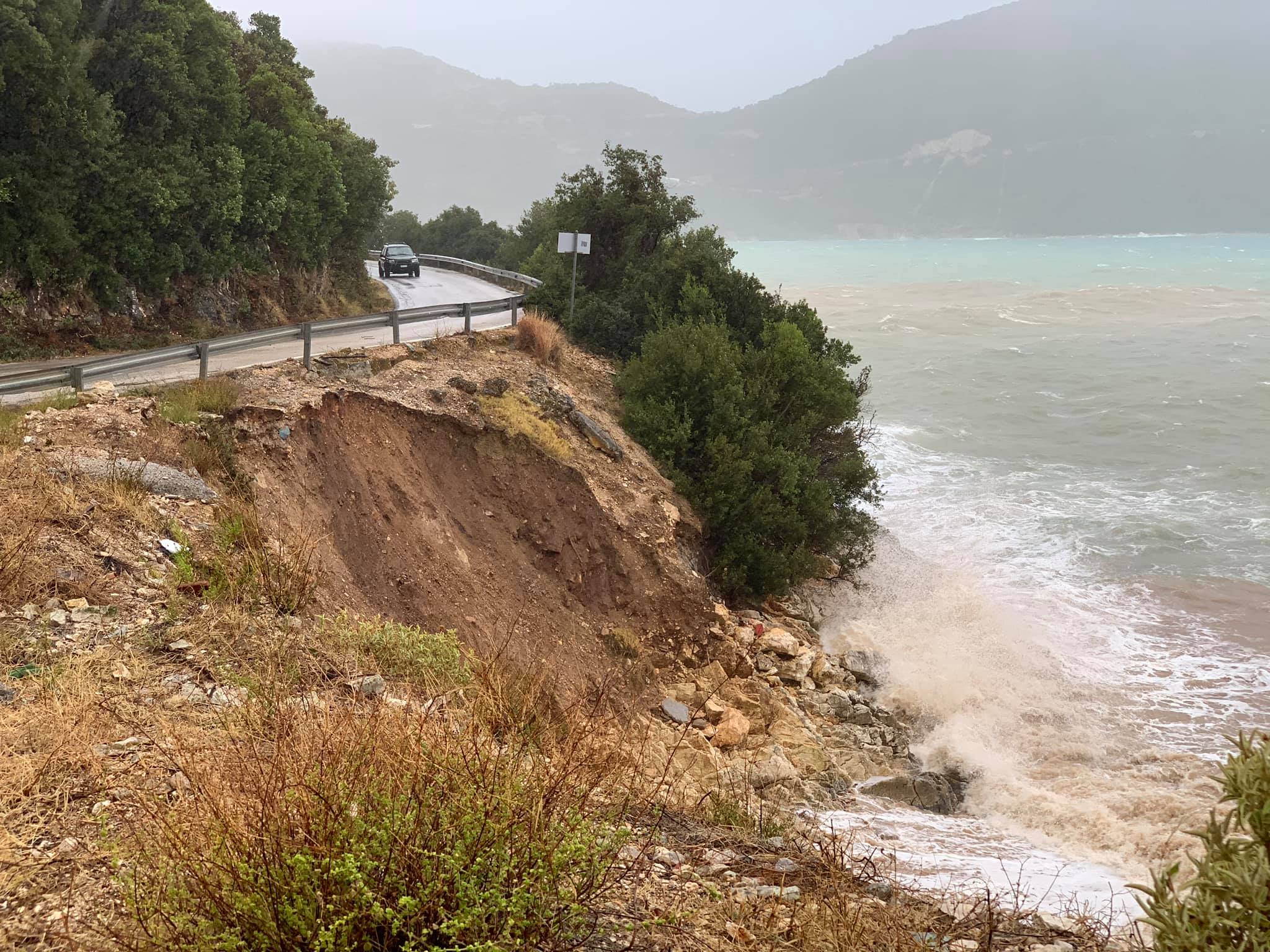 ΚΚΕ Ιθάκης: Τρείς μήνες από το καταστροφικό πέρασμα του ΙΑΝΟY και το επαρχιακό δίκτυο αφέθηκε στην τύχη του