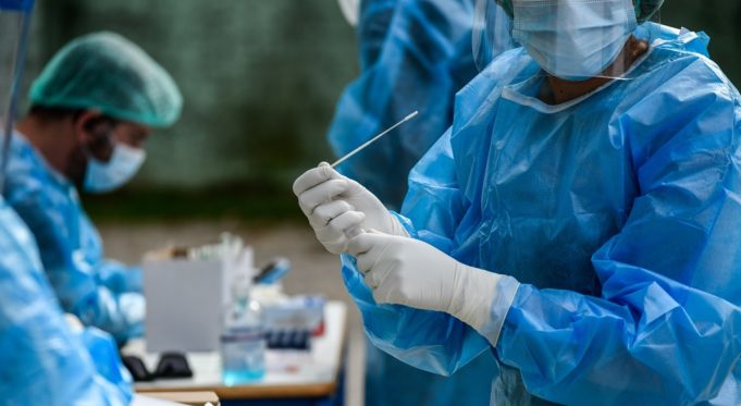 Κορονοϊός: 1.194 κρούσματα, 577 διασωληνωμένοι και 68 θάνατοι