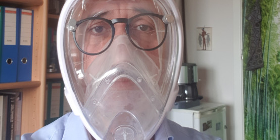 Κορωνοϊός: Ευρεσιτεχνία του ΑΠΘ: Ολοπρόσωπη μάσκα που αποστειρώνει και τον εκπνεόμενο αέρα. Πώς λειτουργεί