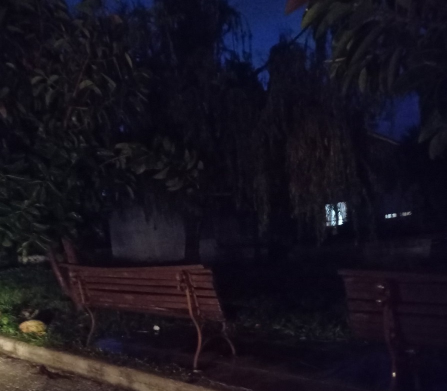 Λαϊκές κατοικίες ώρα μηδέν: Ευχαριστούμε Δήμαρχε που ούτε ένα στολίδι δεν μας έβαλες  Μας έλεγες προεκλογικά ότι θα μας αναβαθμίσεις κιόλας!