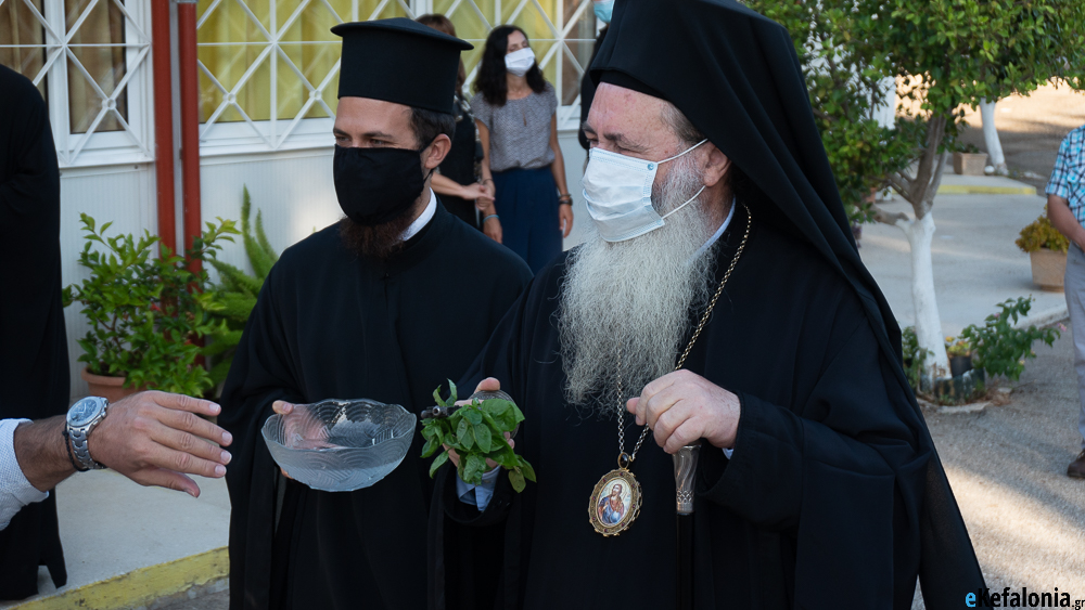 Μητροπολίτης Δημήτριος: Η χρήση της μάσκας είναι υποχρεωτική και εντός του ναού -Δύο Χριστουγεννιάτικες λειτουργίες στην Μητρόπολη