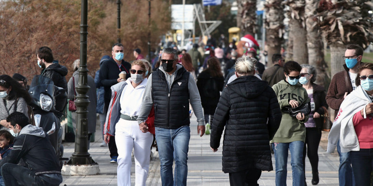 Ποια μέτρα ισχύουν για τον κορωνοϊό – Αλλαγή χρονιάς με SMS και ο φόβος για συναθροίσεις και πάρτι