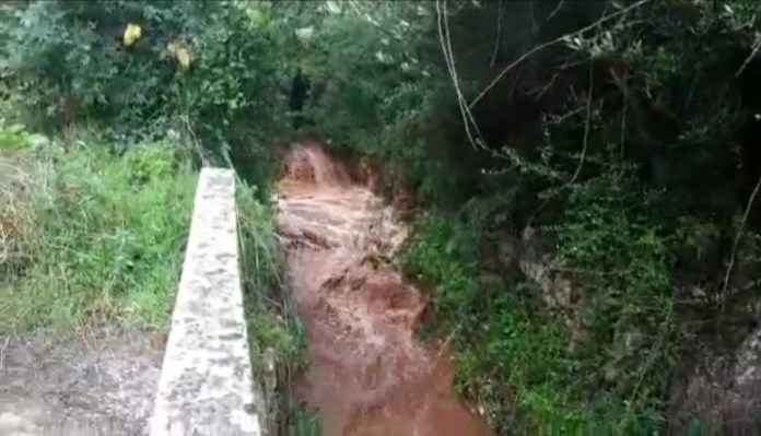 Πότε επιτέλους θα καθαριστεί το ρέμα των Πουλάτων;