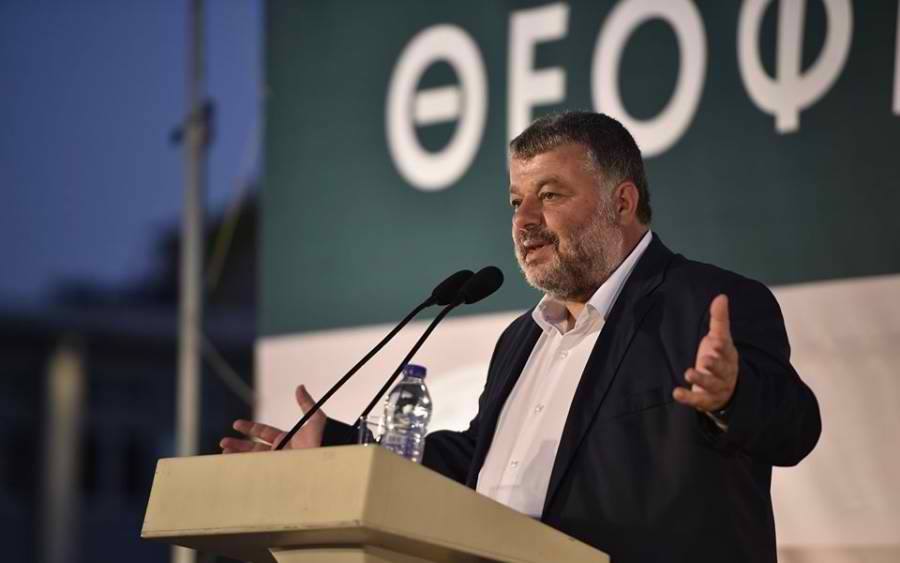 Σε πολύ δύσκολη θέση βρίσκεται ο Θεόφιλος, μετά τα αποδεδειγμένα ψέματά του για το σκάνδαλο με τις μάσκες