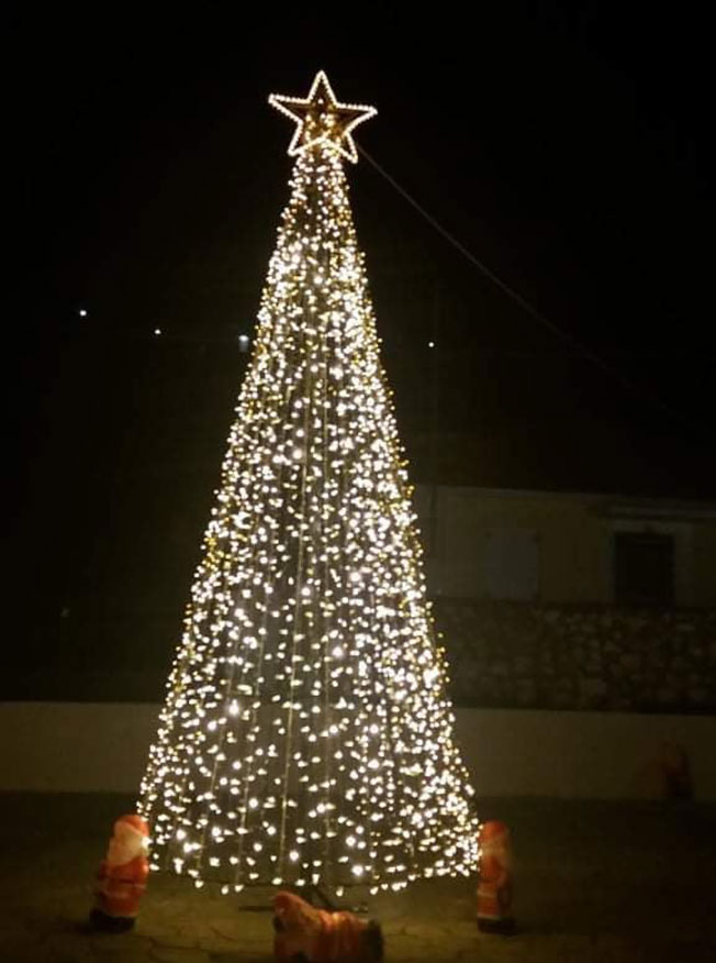 Το άναμμα των φώτων του χριστουγεννιάτικου δέντρου στα Φαρακλάτα….