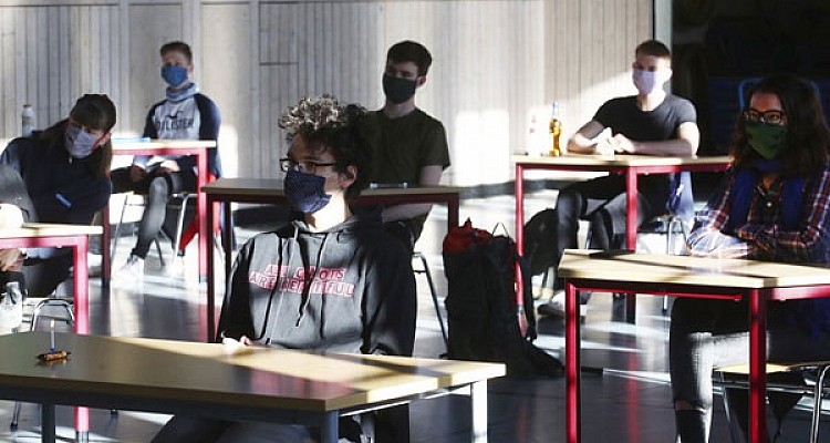 Άνοιγμα σχολείων: Πρόταση για άνοιγμα μόνο της Γ΄Λυκείου και Click At School
