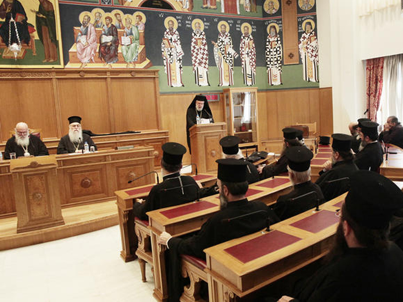 «Αντάρτικο» της Ιεραρχίας στα νέα μέτρα – Ανοικτά οι ναοί τα Θεοφάνεια