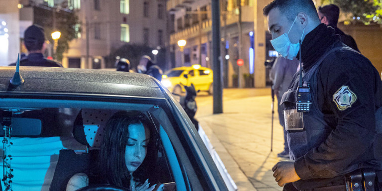 Απαγόρευση κυκλοφορίας: Αλλάζει από αύριο το ωράριο. Τι θα ισχύει με τα SMS