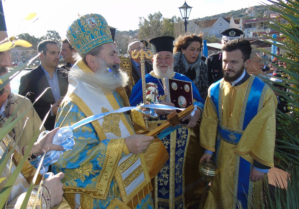Χωρίς πιστούς οι εκκλησίες τα Θεοφάνεια και χωρίς αγιασμό των υδάτων σε εξωτερικούς χώρους.