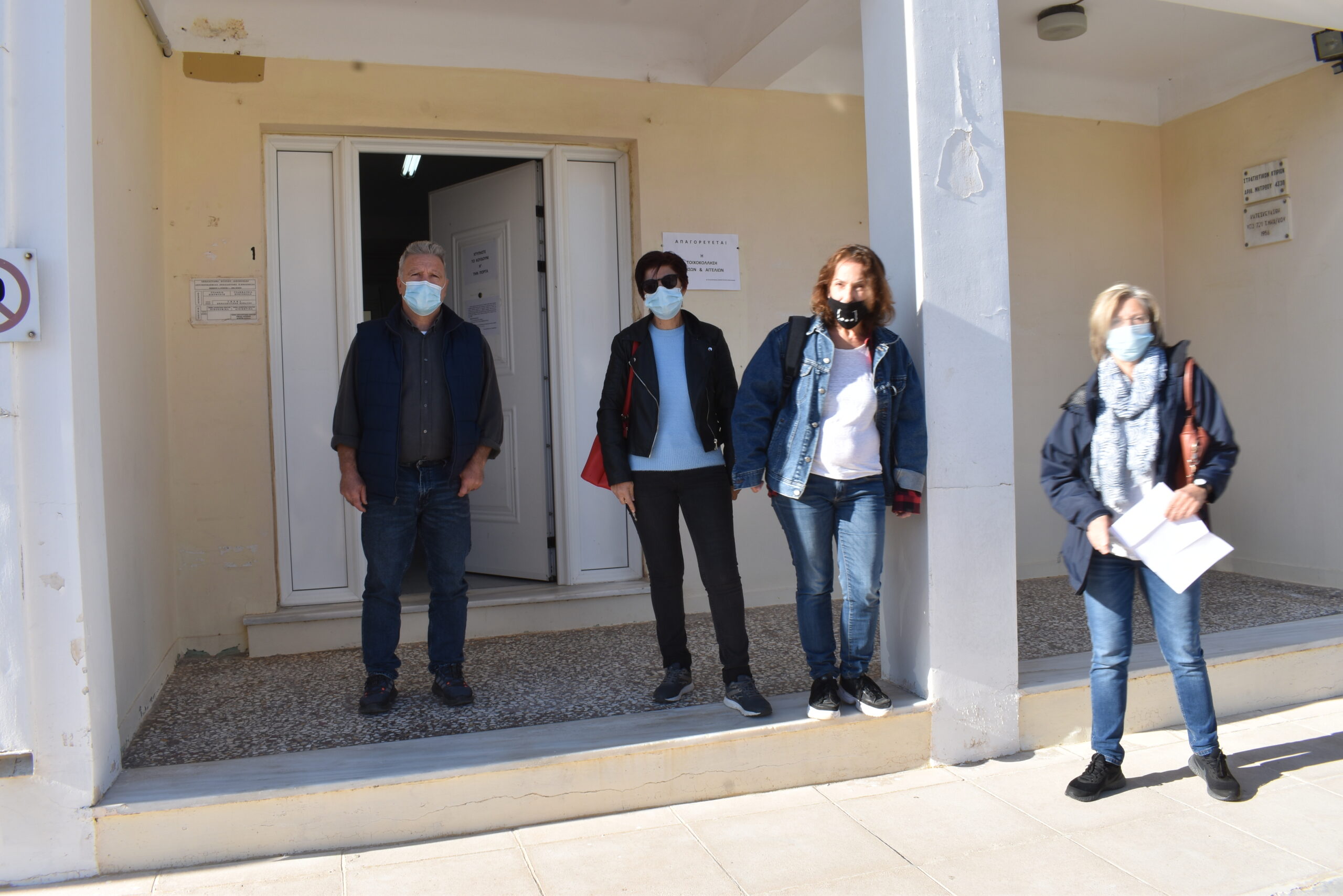 ΕΛΜΕΚΙ: Συμβολική παράσταση διαμαρτυρίας στα γραφεία της ΔΔΕ Κεφαλονιάς