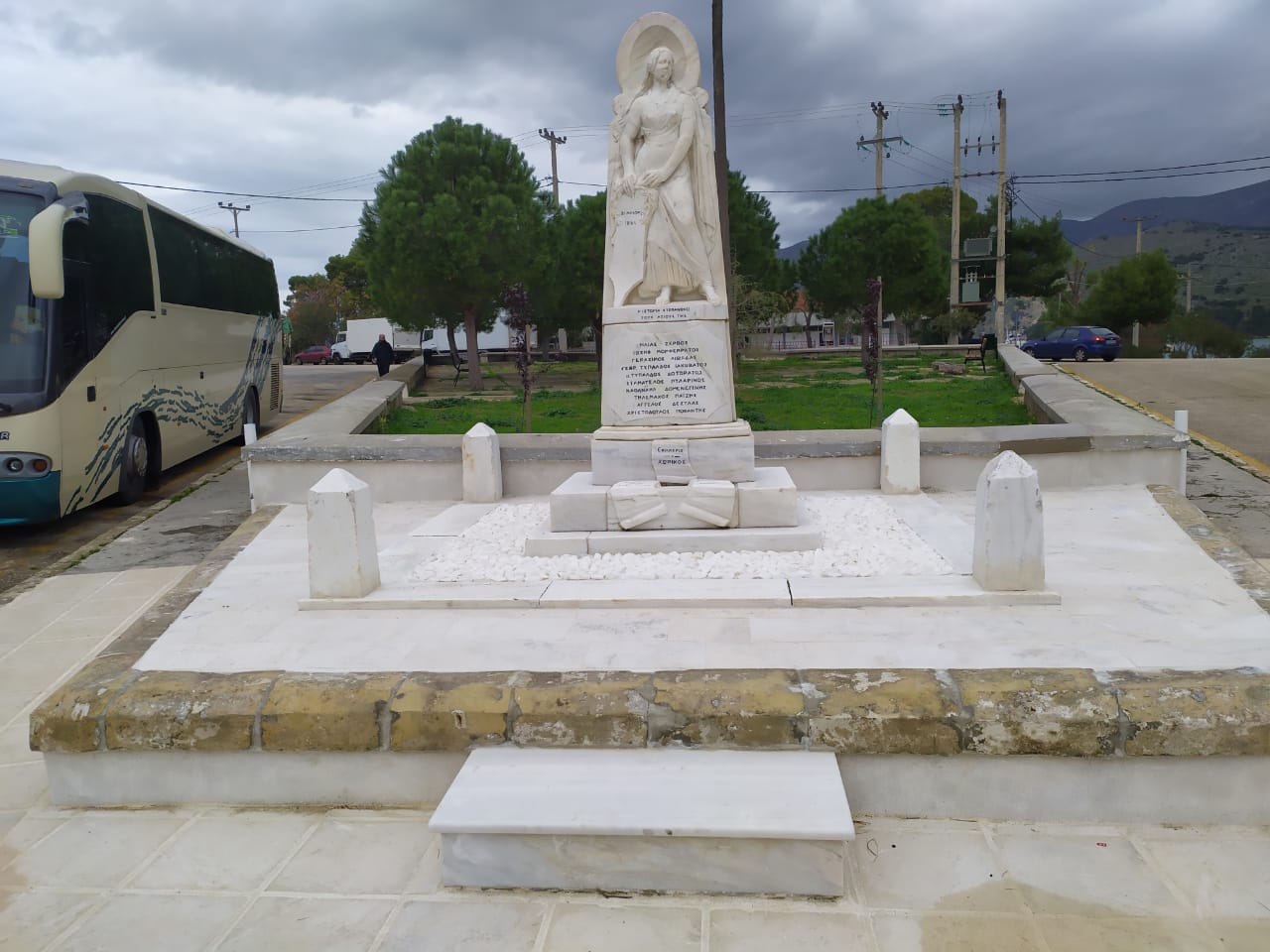 Εργασίες εξωραϊσμού στο μνημείο των Ριζοσπαστών από τον Δήμο και τον αντιδήμαρχο Σπύρο Σαμούρη [εικόνες]