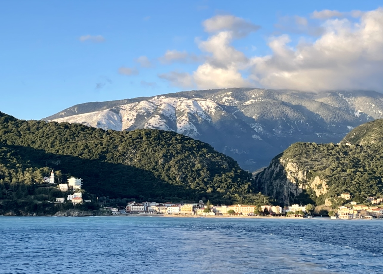 Μαγικό τοπίο: Τα βουνά του Πόρου στα λευκά! [εικόνες]