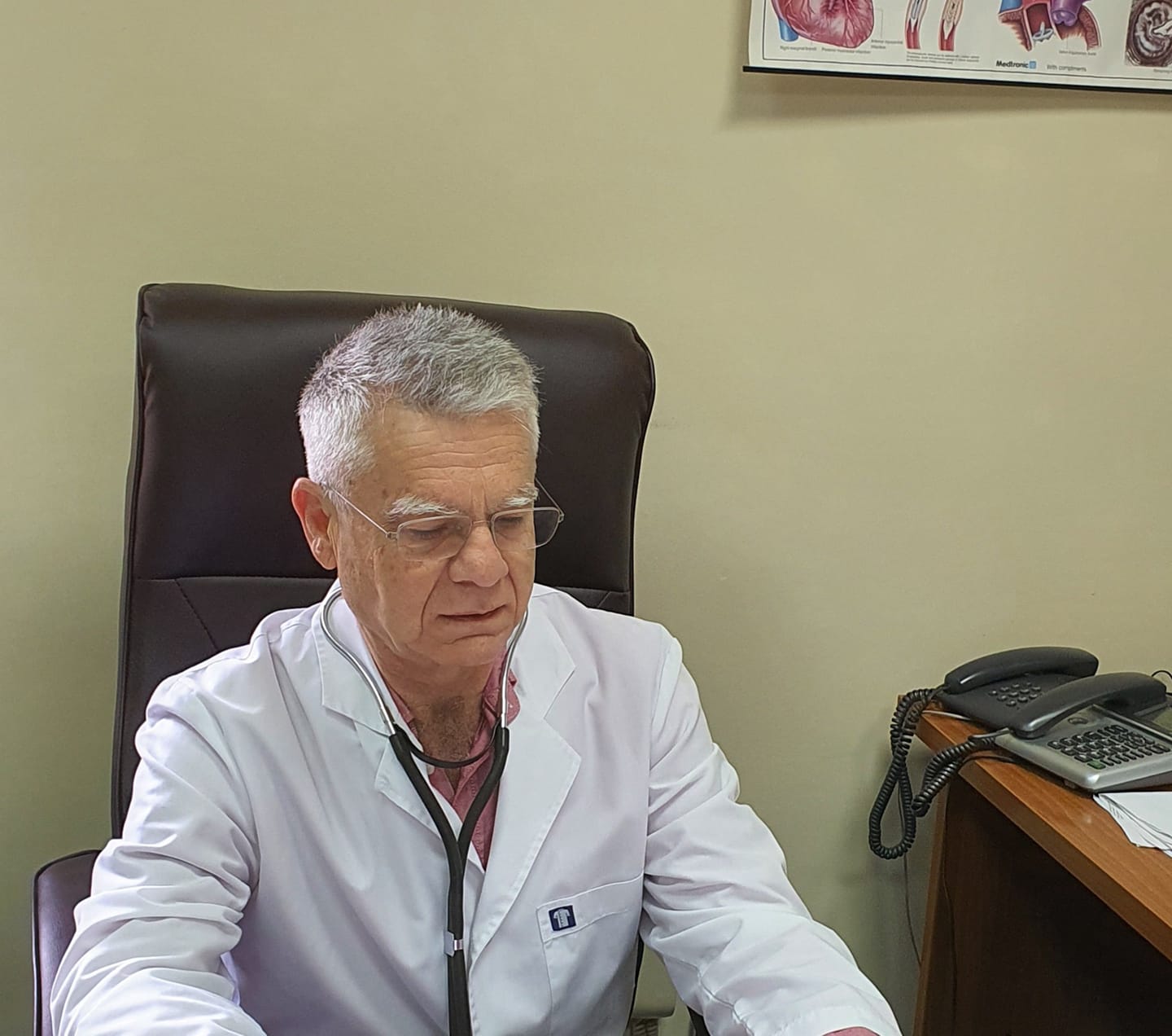 Ο γιατρός Γιώργος Παξινός μιλάει για το εμβόλιο κατά του κορωνοϊού και την καταπολέμηση της παραπληροφόρησης