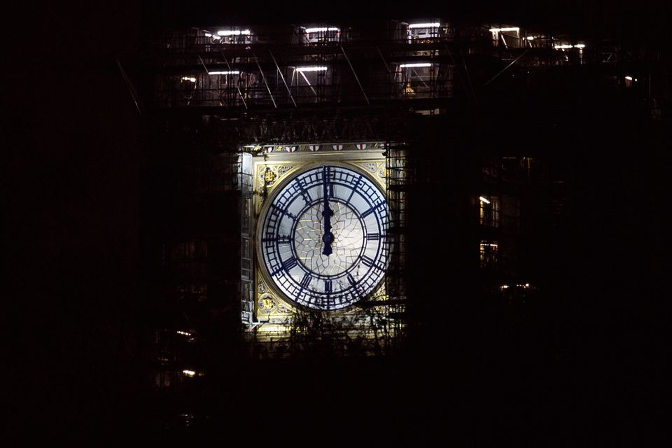 Ο πλανήτης υποδέχθηκε το 2021 και είπε 