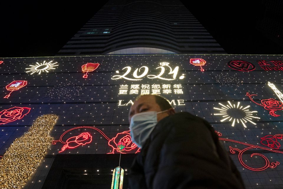 Ο πλανήτης υποδέχθηκε το 2021 και είπε 