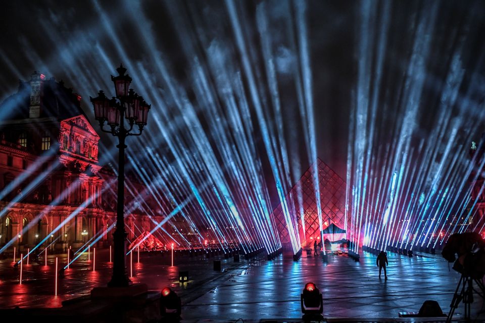 Ο πλανήτης υποδέχθηκε το 2021 και είπε 