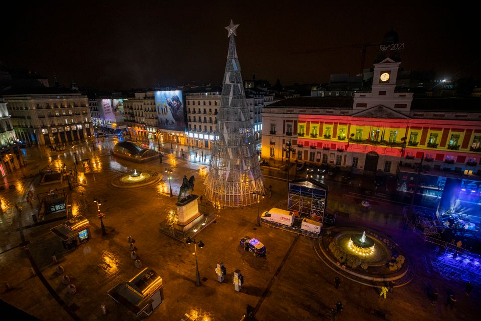 Ο πλανήτης υποδέχθηκε το 2021 και είπε 