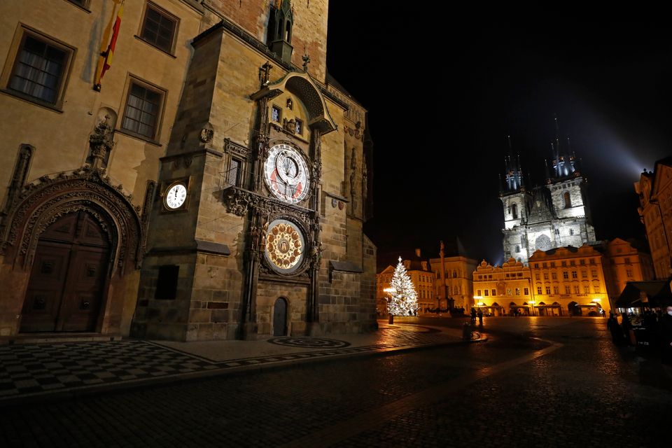 Ο πλανήτης υποδέχθηκε το 2021 και είπε 