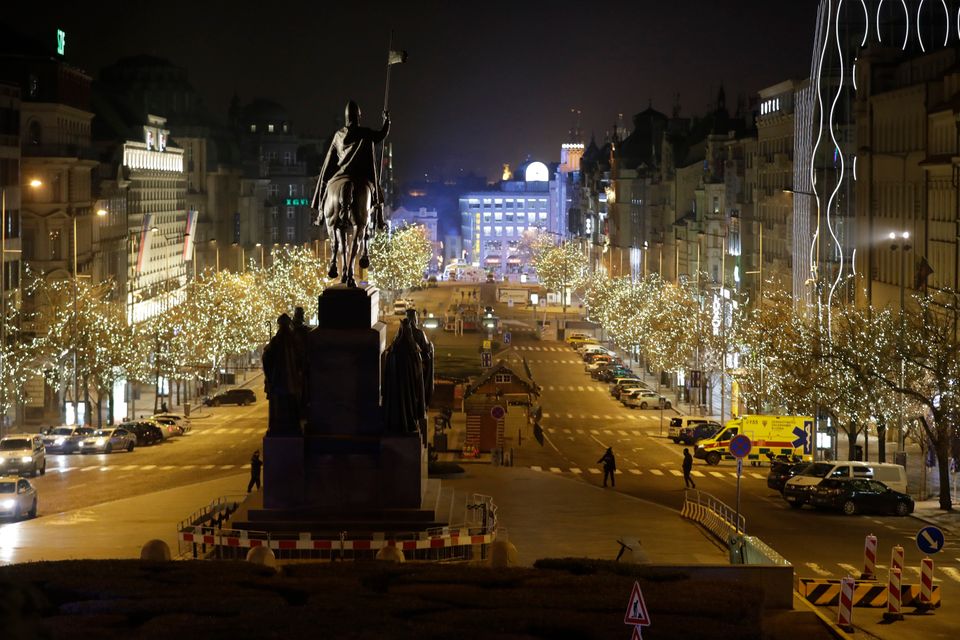 Ο πλανήτης υποδέχθηκε το 2021 και είπε 