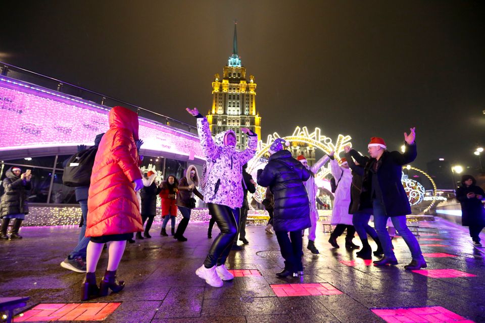 Ο πλανήτης υποδέχθηκε το 2021 και είπε 