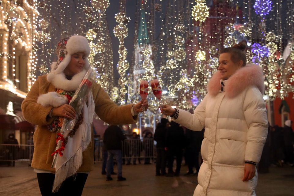 Ο πλανήτης υποδέχθηκε το 2021 και είπε 