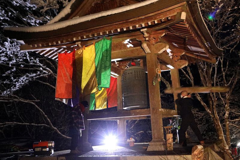 Ο πλανήτης υποδέχθηκε το 2021 και είπε 