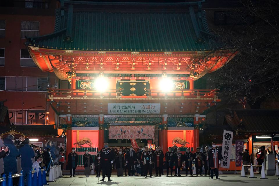 Ο πλανήτης υποδέχθηκε το 2021 και είπε 